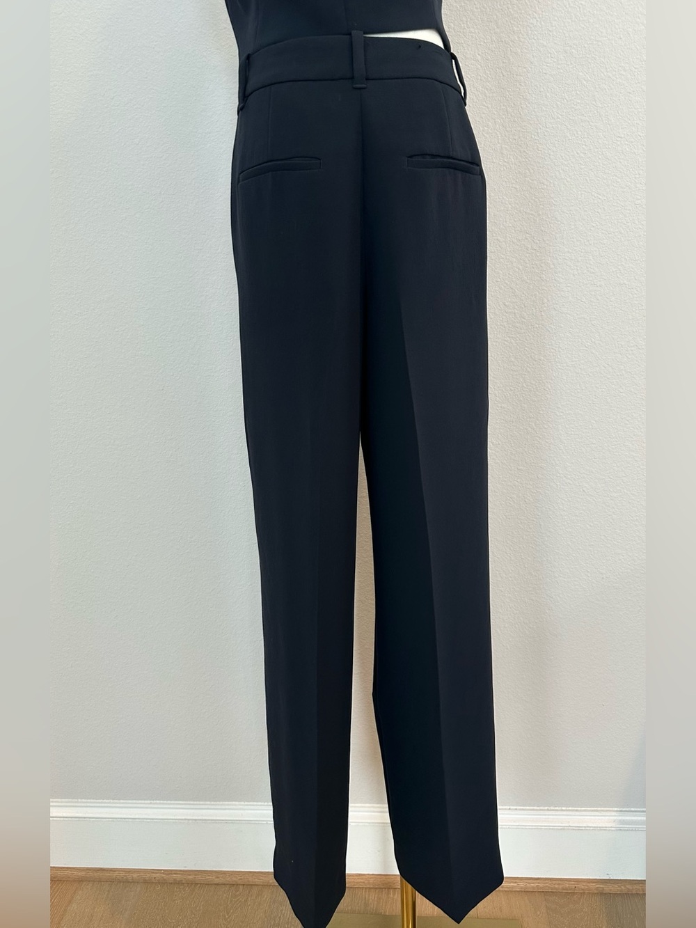 Aritzia The Effortless Pant in Navy 8 Short - Picture 4 of 7